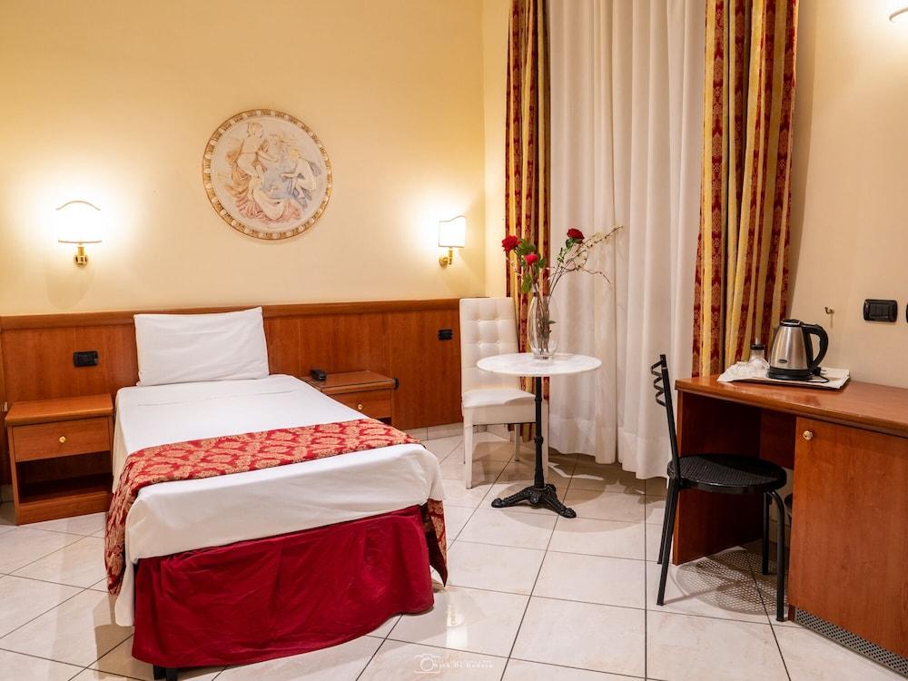 Hotel Suite Caesar Roma Esterno foto